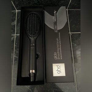 ghd Glide Smoothing Hot Brush. Only Used Once. Excellent Condition!